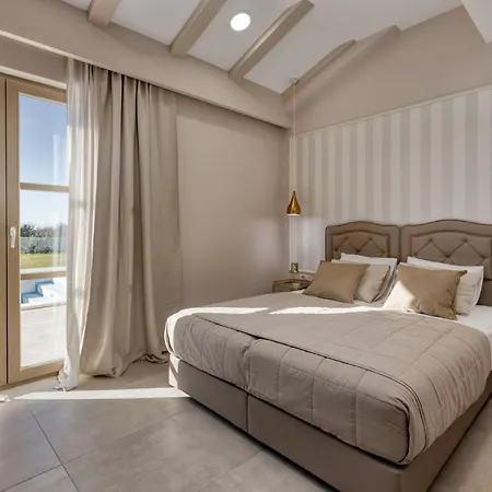 Nola Villa *