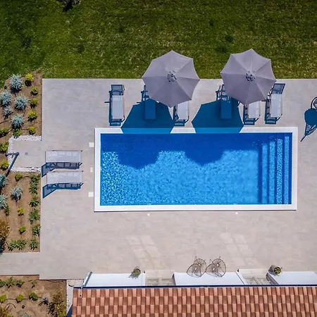 Nola Villa *