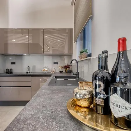 Nola Villa *
