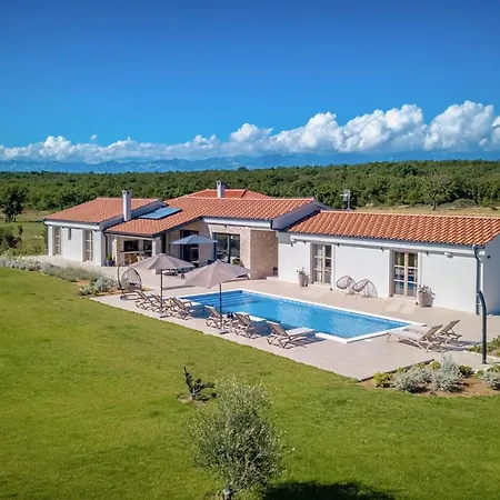 Nola Vila
